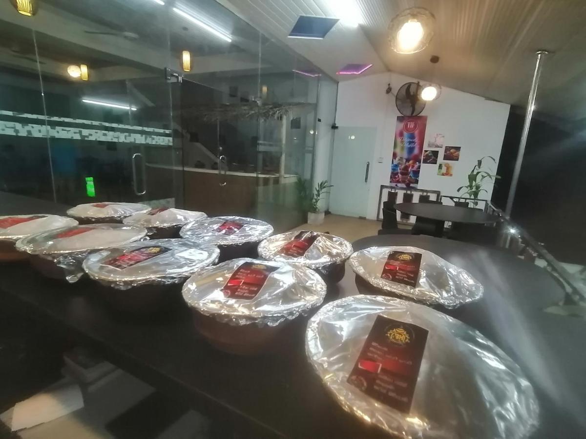 阿努拉德普勒 Ambula Food Court酒店 外观 照片